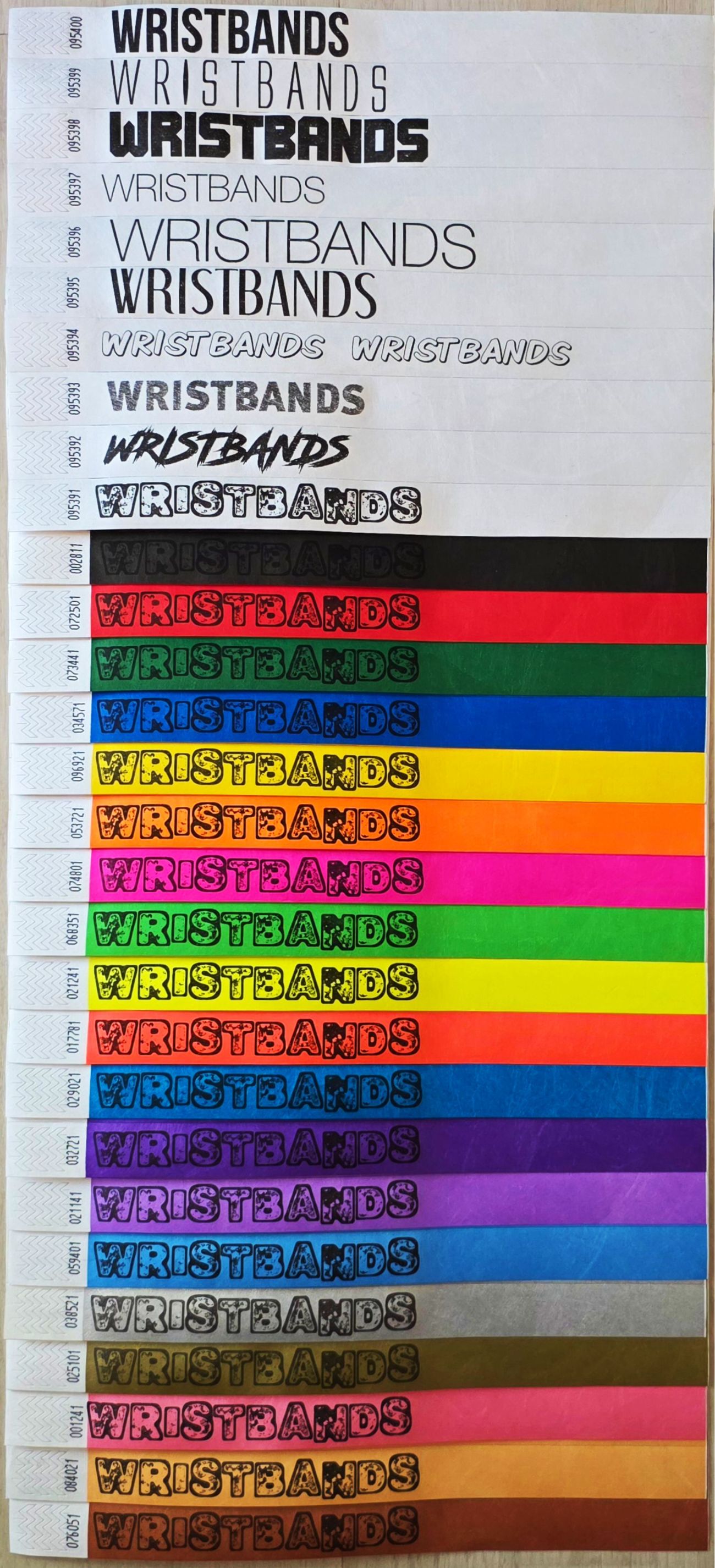 Svart tryck på alla färger av Tyvek-armband